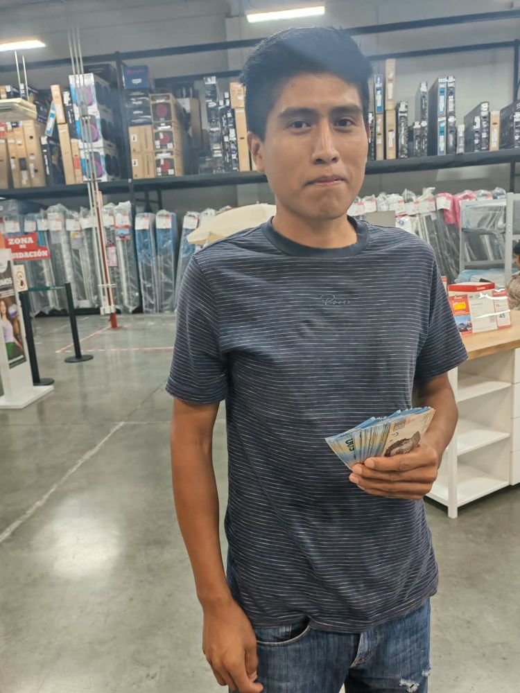Cliente con su dinero